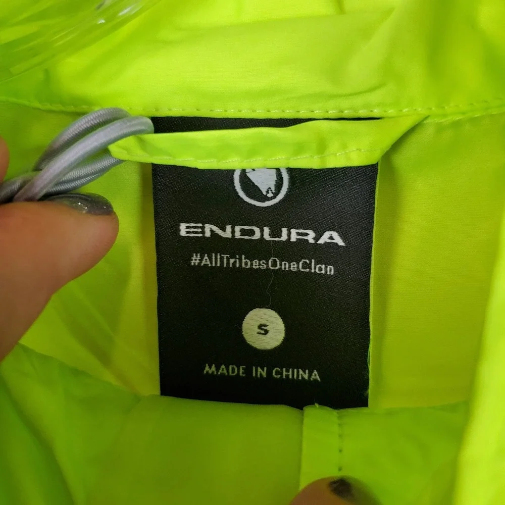 Endura Pakajak Windproof Shell Mens Jacket Sz Small Green Long Sleeve Full Zip